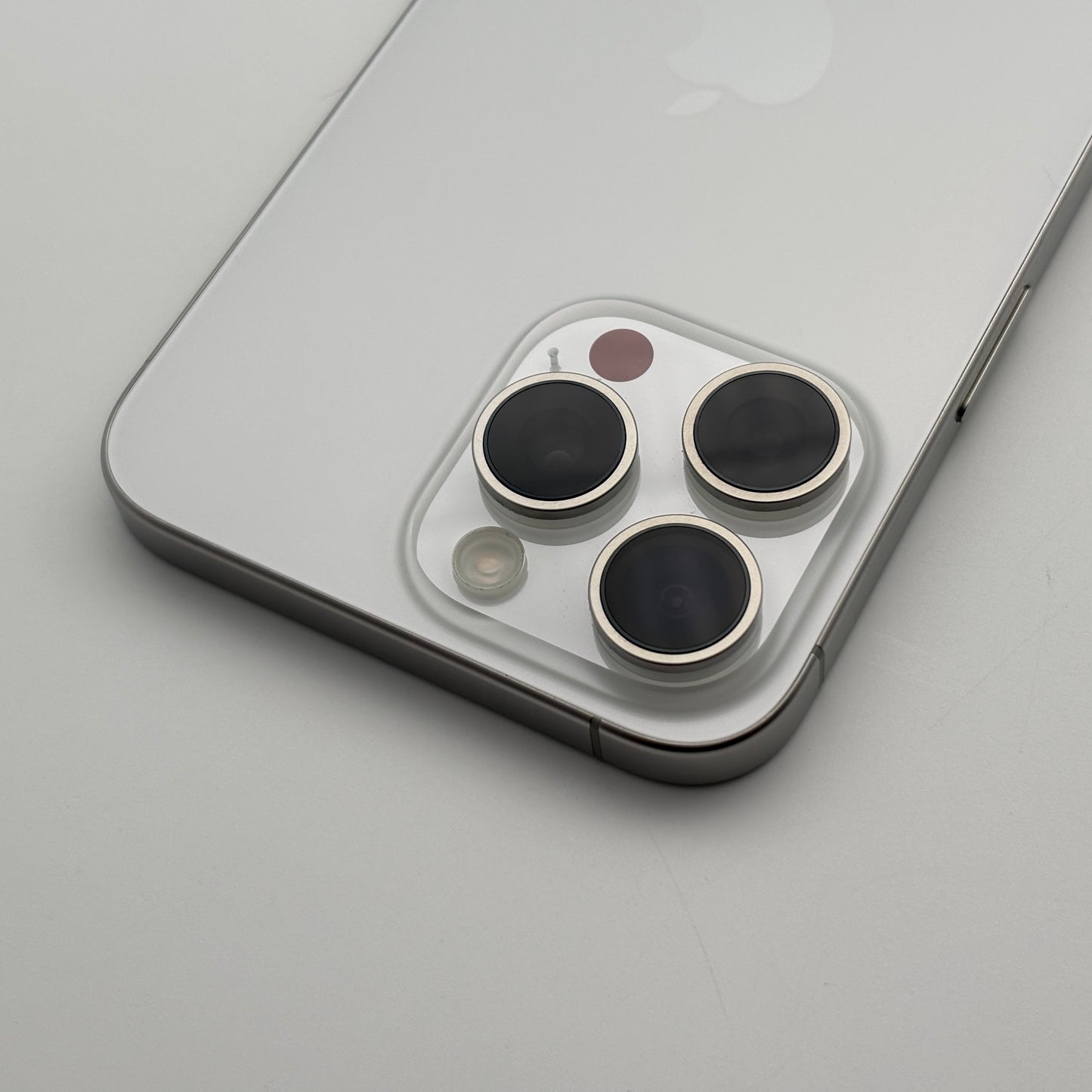 iPhone 15 Pro Max 256 GB Titan Weiß