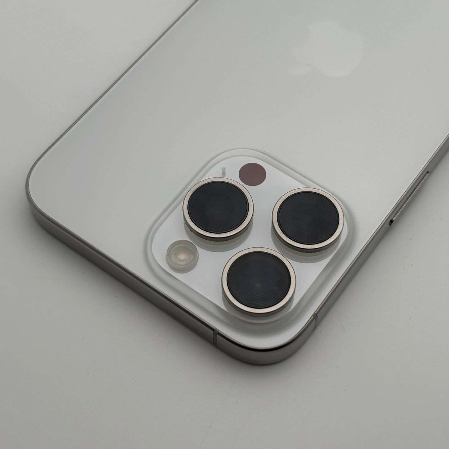 iPhone 15 Pro Max 512 GB Titan Weiß